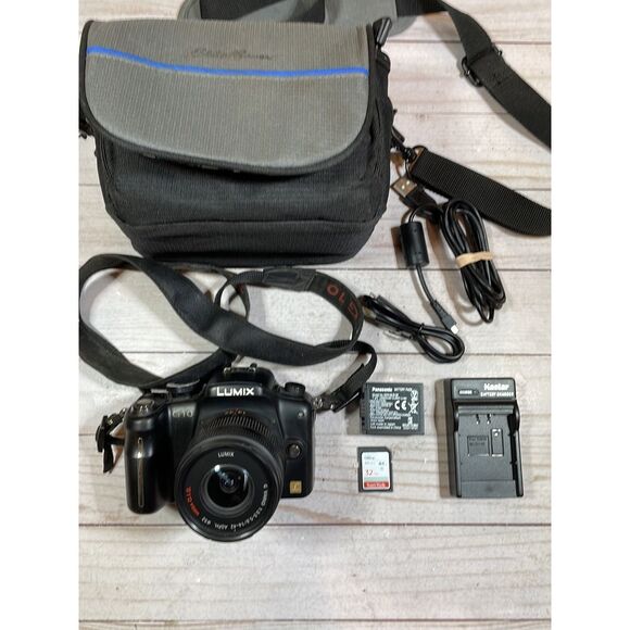 Panasonic DMC-G10 Digital Camera Black w/ Lens‎ Battery Charger Case